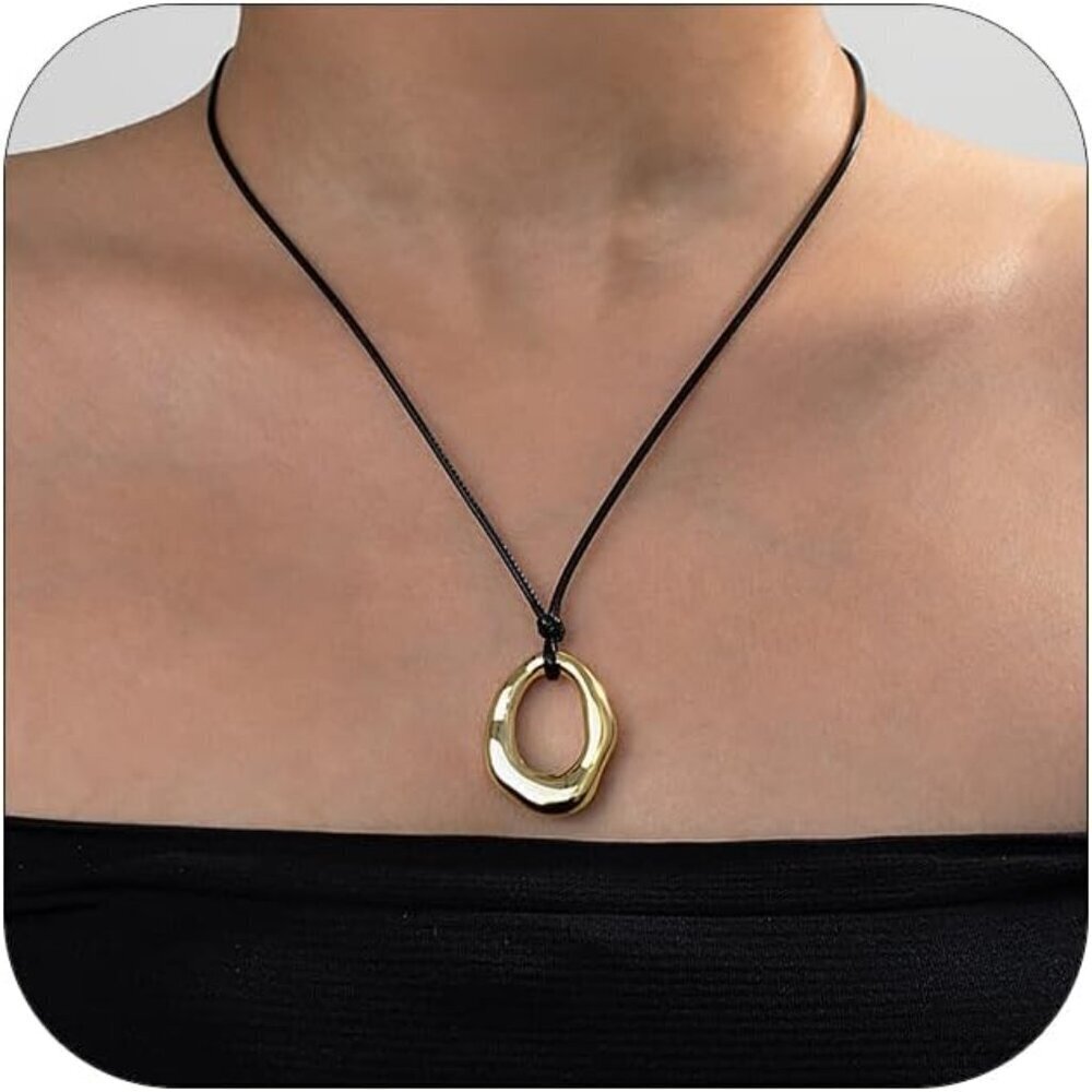 Modern Geometric Hollow Square Pendant Necklace for Women Gold E Fashion Jewelry